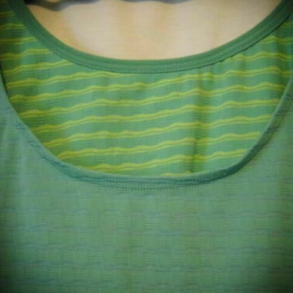 Danskin Now Women's Size Large Sports Shirt Top - Picture 3 of 8